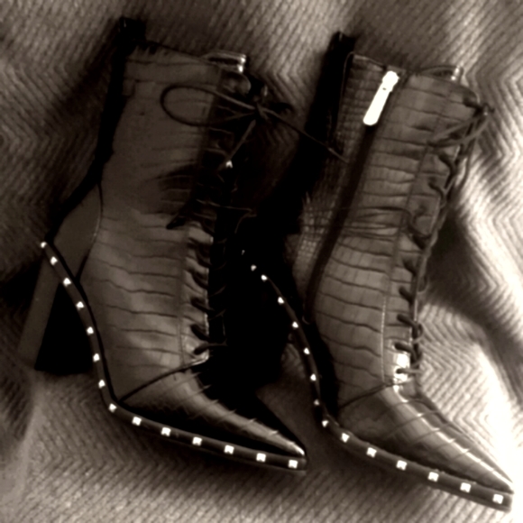 *LAST PAIR* CHARLES by CHARLES Buffy Black Bottie - Picture 3 of 12